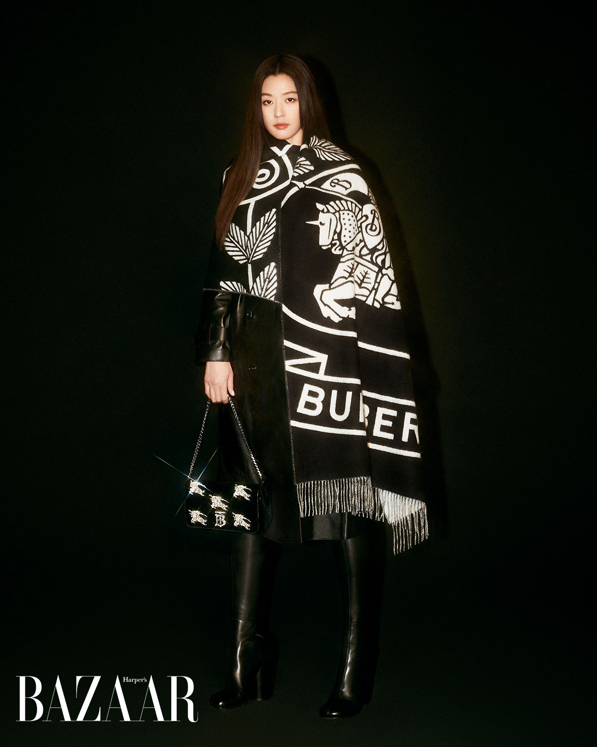 Jun Ji Hyun xuất hiện trên chiến dịch lễ hội 2022 của Burberry