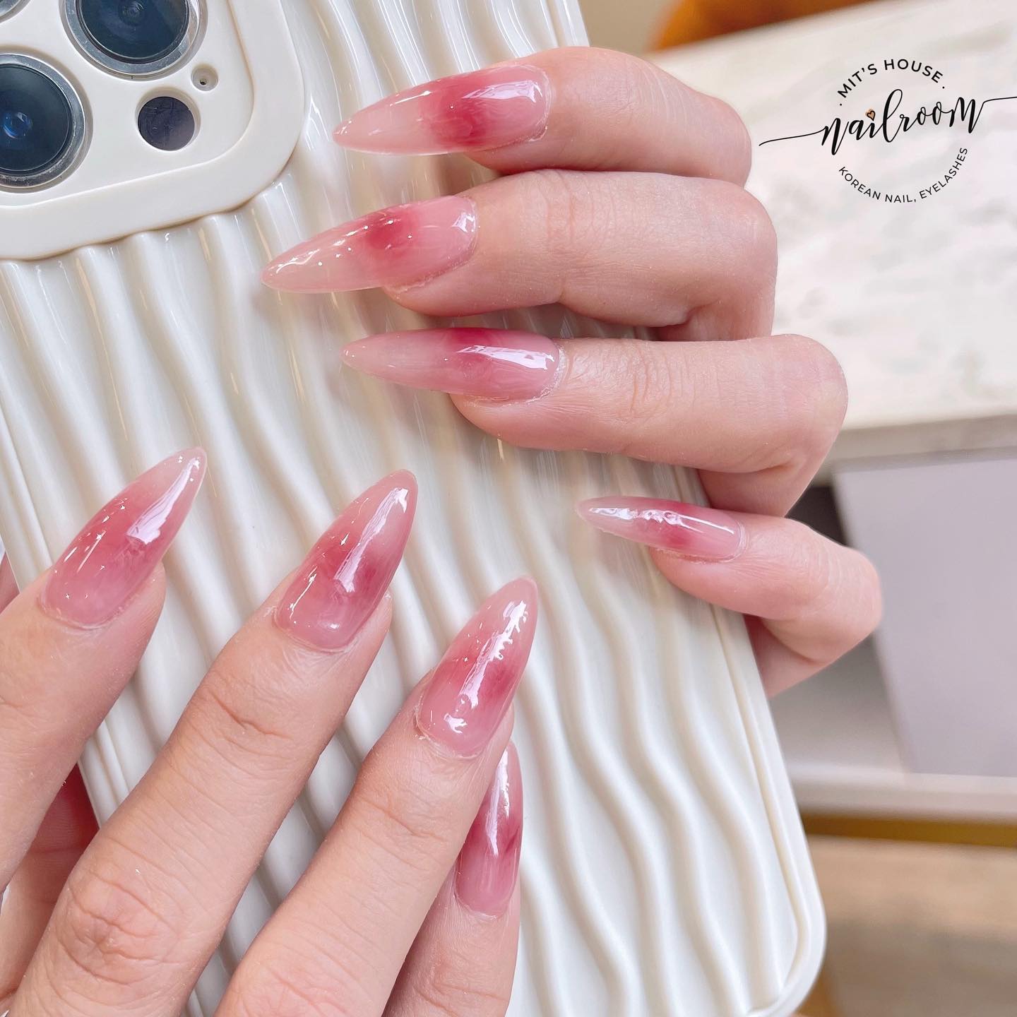 mẫu nail Tết xu hướng aura