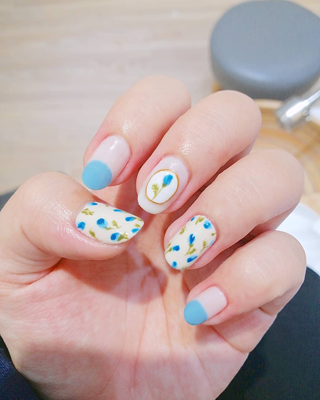 mẫu nail Tết hoa cỏ