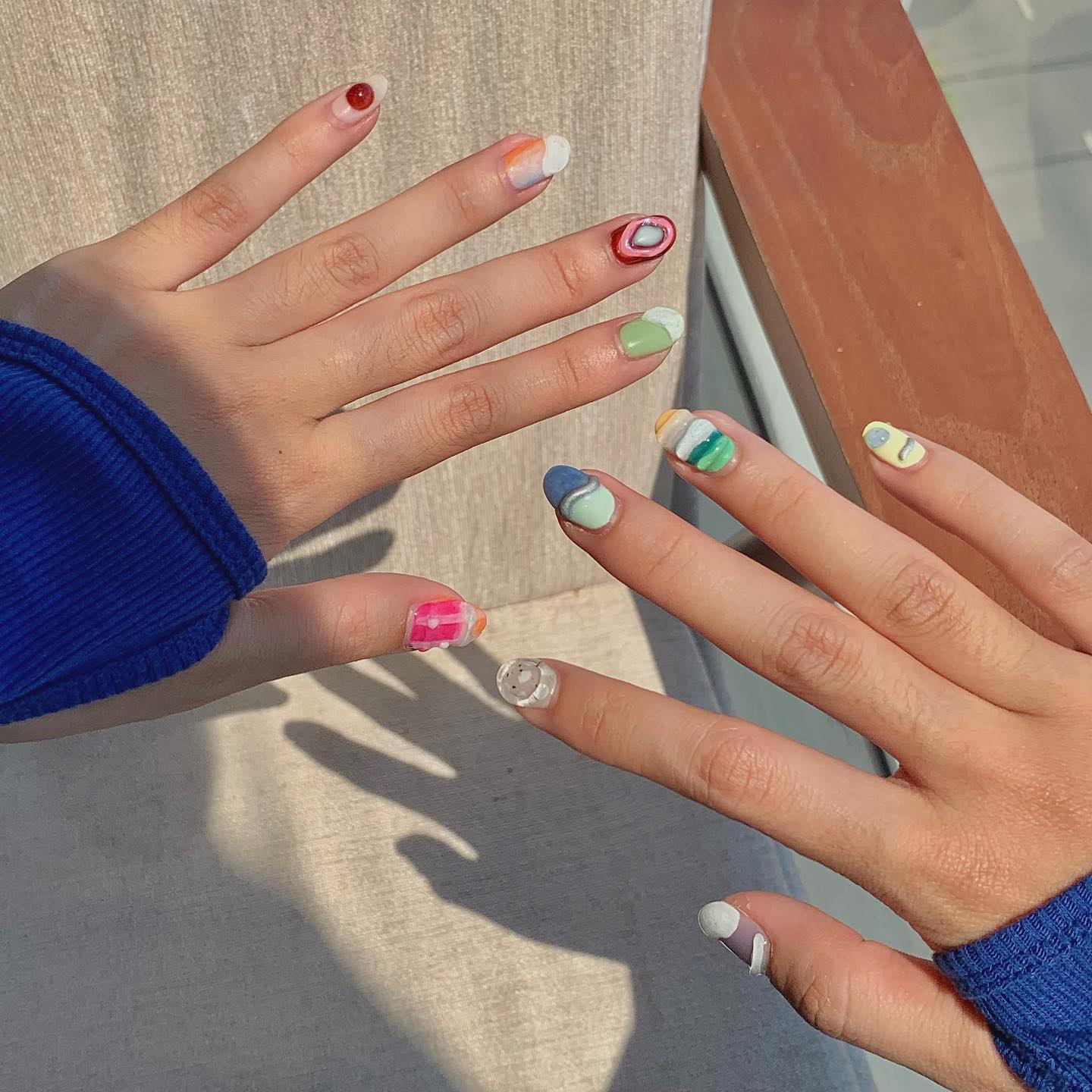 mẫu nail Tết màu sắc