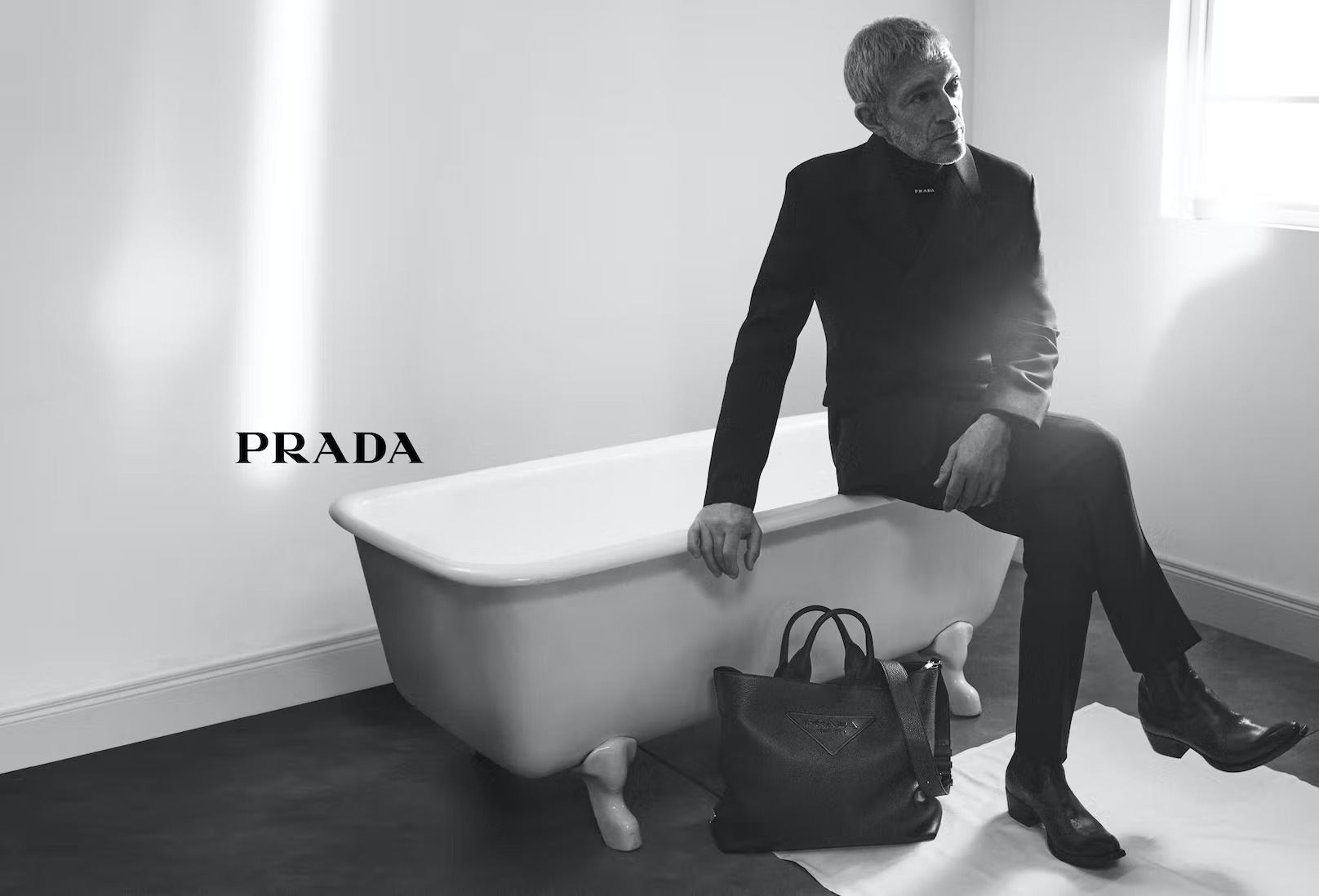 chiến dịch mùa Xuân 2023 prada