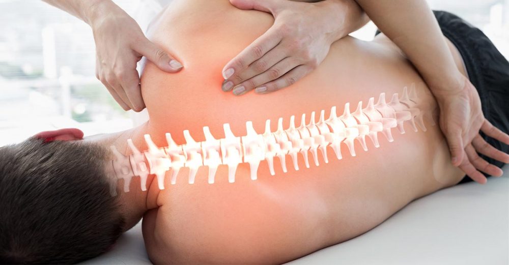 Chiropractic bác sĩ chuyên môn sẽ dùng tay nắn chỉnh nhẹ nhàng để điều chỉnh cấu trúc sai lệch của đĩa đệm và các khớp