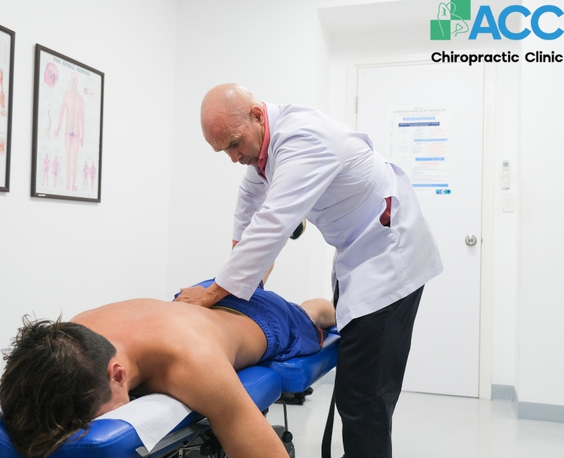 Kiểm tra sức khỏe VĐV Jeremie Lương bằng phương pháp Chiropractic